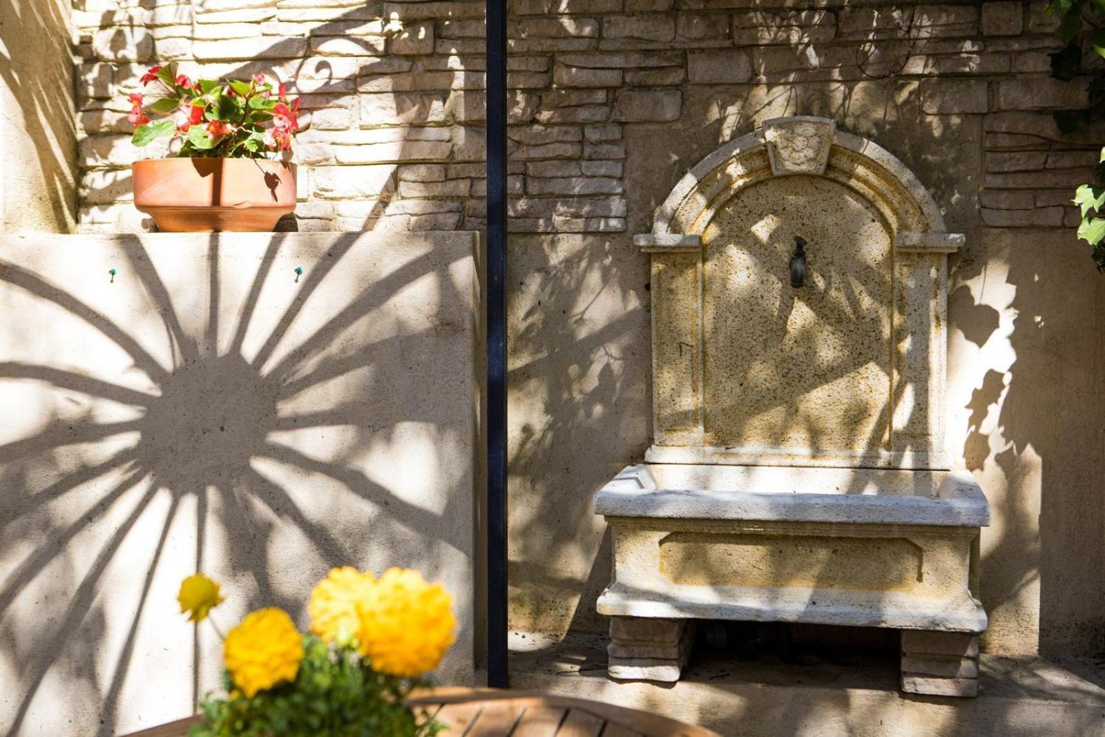 In Provence Hotel - Experience Atypique Venelles Exterior photo